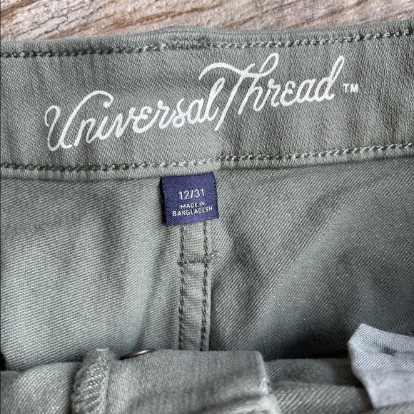 Universal Thread Shorts - Picture 2 of 3